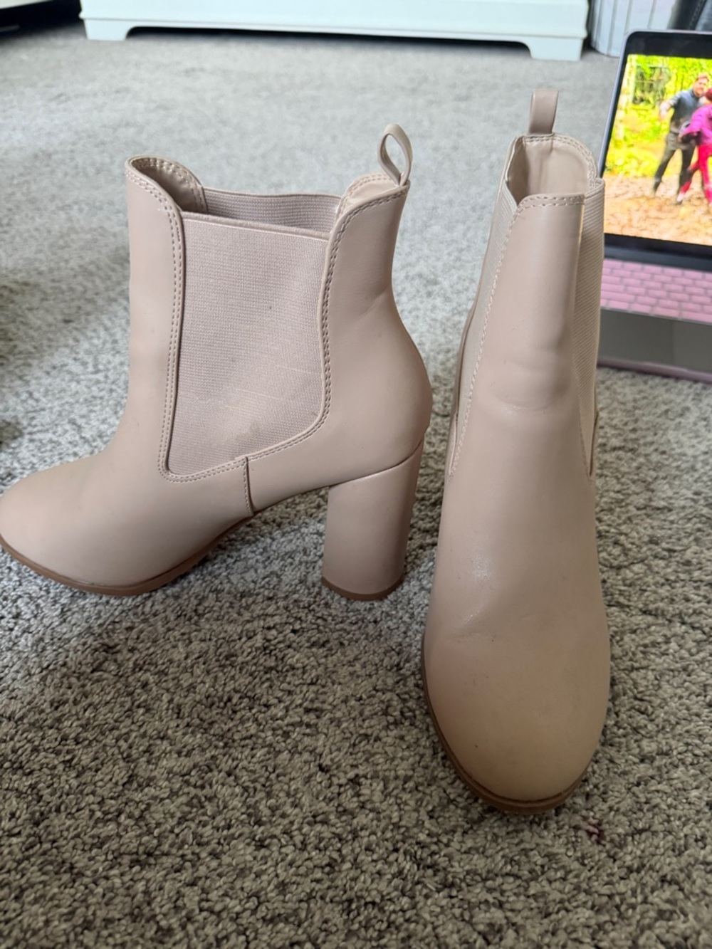 Forever 21 Nude Beige Chunky Heel Chelsea Ankle Boots